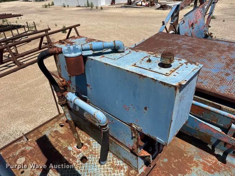 image for item NJ9265 1992 Ford Aeromax L9000 pulling truck