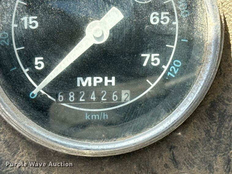 image for item NJ9265 1992 Ford Aeromax L9000 pulling truck