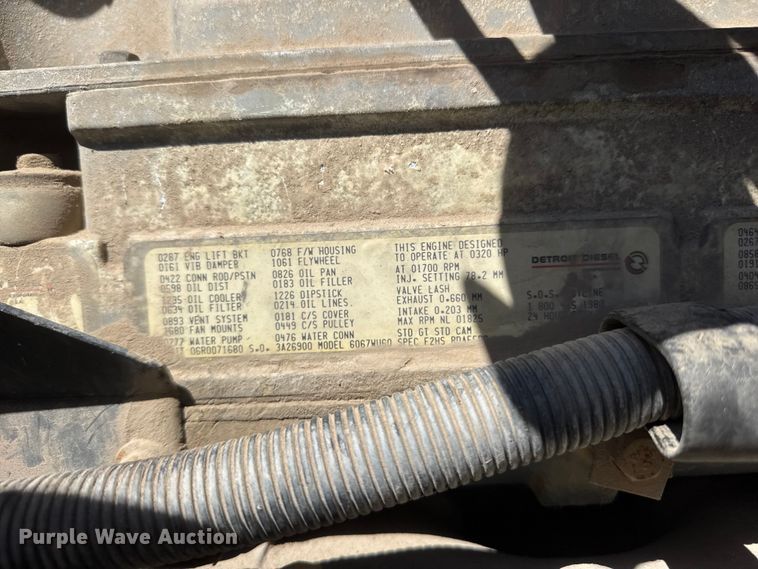 image for item NJ9265 1992 Ford Aeromax L9000 pulling truck