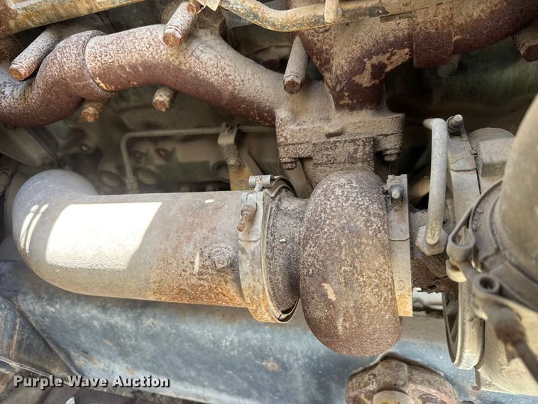 image for item NJ9265 1992 Ford Aeromax L9000 pulling truck