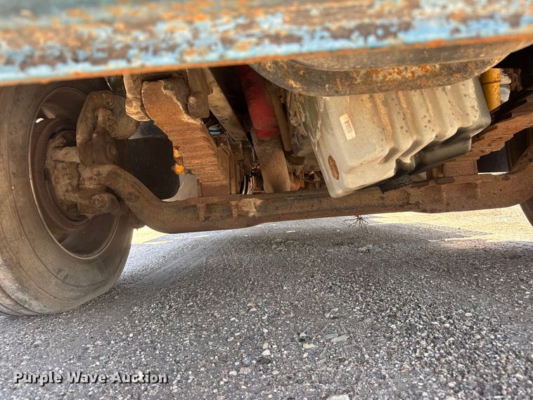 image for item NJ9265 1992 Ford Aeromax L9000 pulling truck