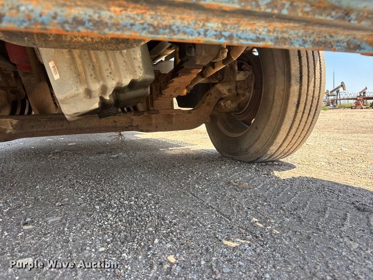image for item NJ9265 1992 Ford Aeromax L9000 pulling truck