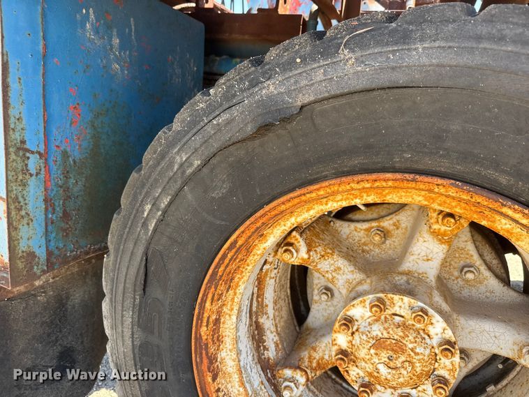 image for item NJ9265 1992 Ford Aeromax L9000 pulling truck
