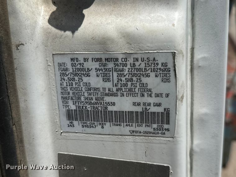 image for item NJ9265 1992 Ford Aeromax L9000 pulling truck