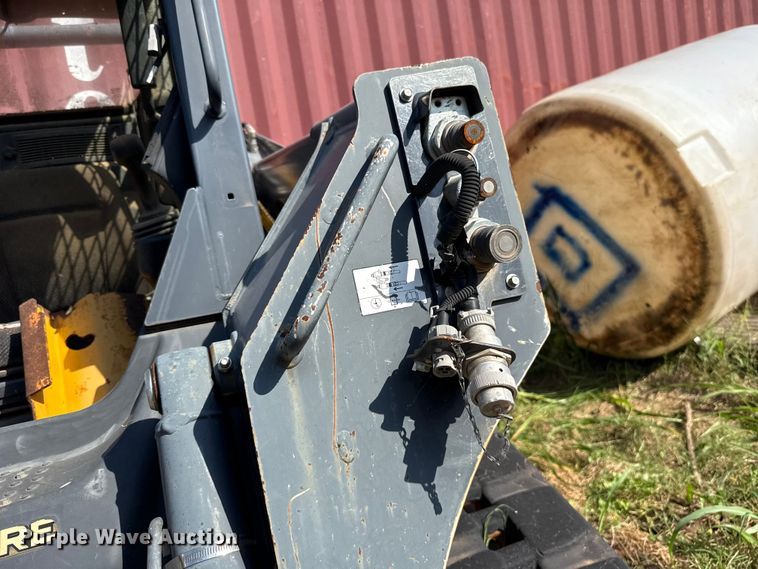 image for item NK9245 2015 John Deere 323E tracked skid steer loader