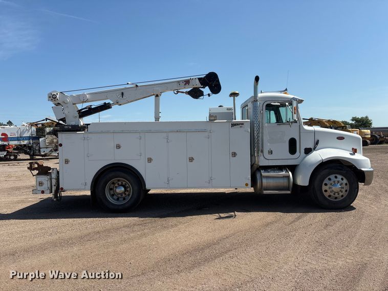 image for item NM9805 2000 Peterbilt 330 Service Truck