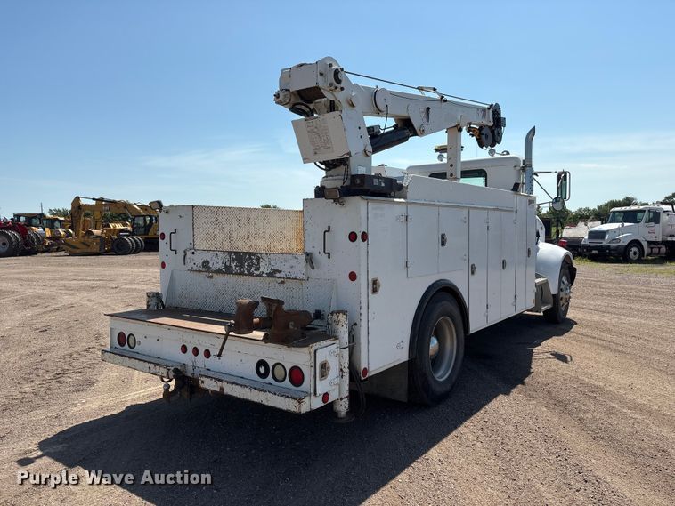 image for item NM9805 2000 Peterbilt 330 Service Truck