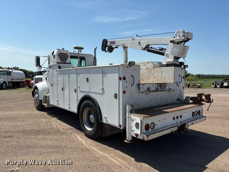 image for item NM9805 2000 Peterbilt 330 Service Truck