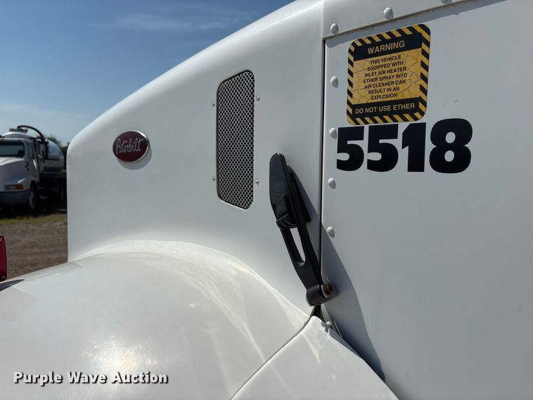 image for item NM9805 2000 Peterbilt 330 Service Truck