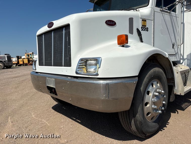 image for item NM9805 2000 Peterbilt 330 Service Truck