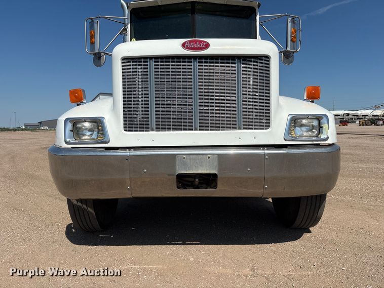 image for item NM9805 2000 Peterbilt 330 Service Truck