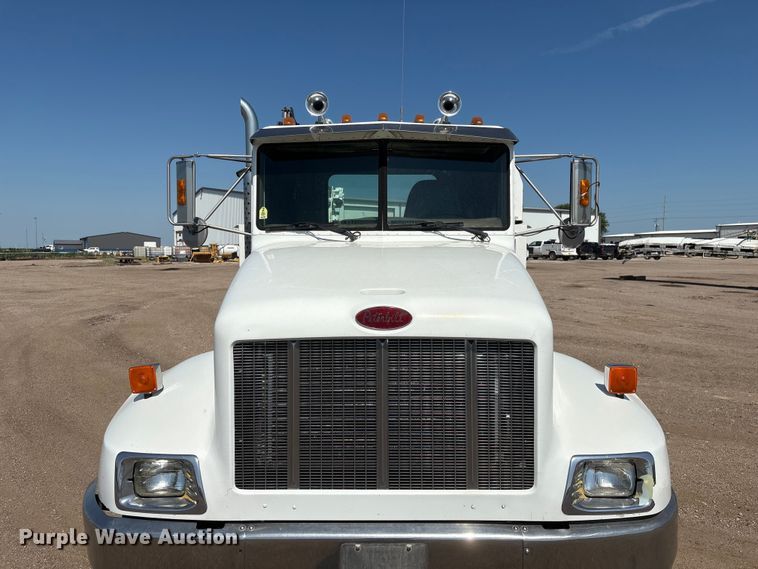 image for item NM9805 2000 Peterbilt 330 Service Truck