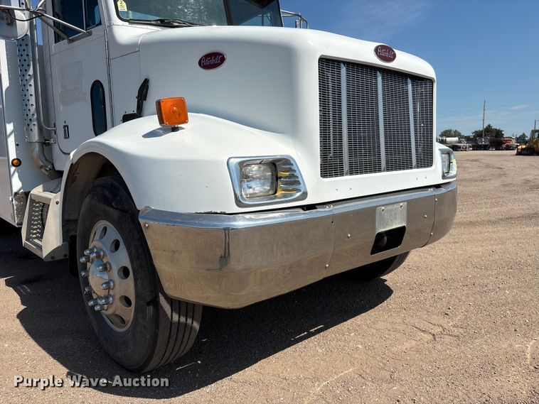 image for item NM9805 2000 Peterbilt 330 Service Truck