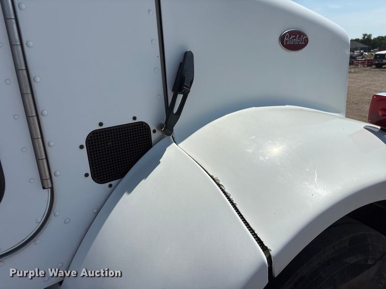 image for item NM9805 2000 Peterbilt 330 Service Truck