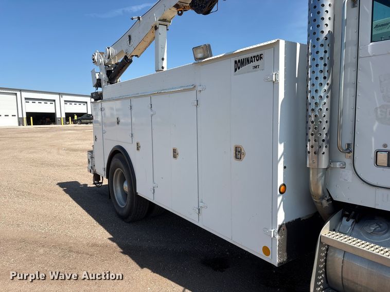 image for item NM9805 2000 Peterbilt 330 Service Truck
