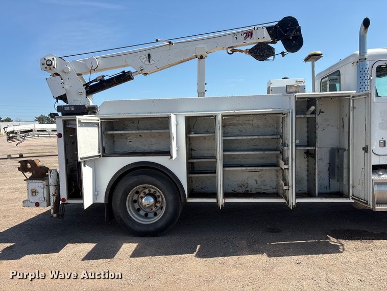 image for item NM9805 2000 Peterbilt 330 Service Truck