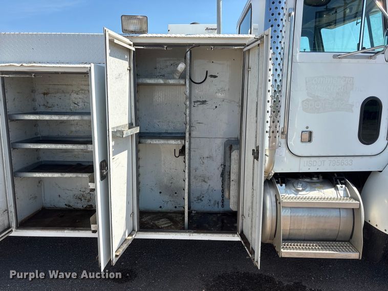 image for item NM9805 2000 Peterbilt 330 Service Truck