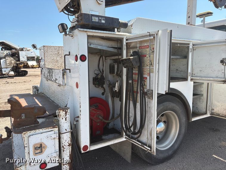 image for item NM9805 2000 Peterbilt 330 Service Truck