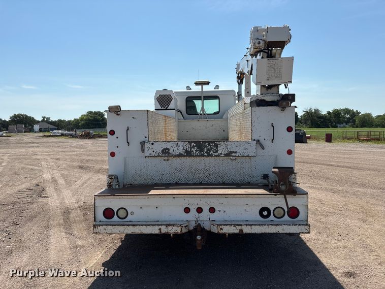 image for item NM9805 2000 Peterbilt 330 Service Truck