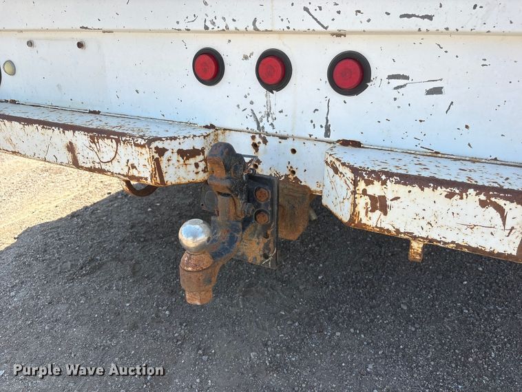 image for item NM9805 2000 Peterbilt 330 Service Truck