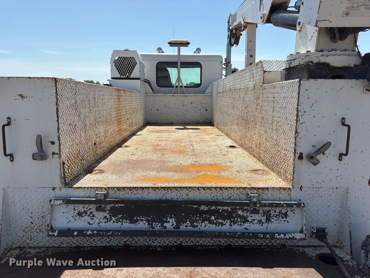 image for item NM9805 2000 Peterbilt 330 Service Truck
