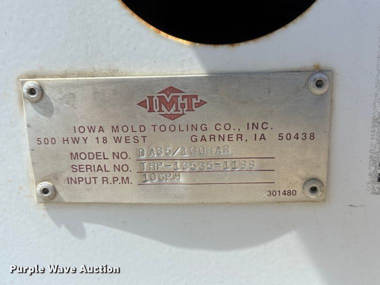 image for item NM9805 2000 Peterbilt 330 Service Truck