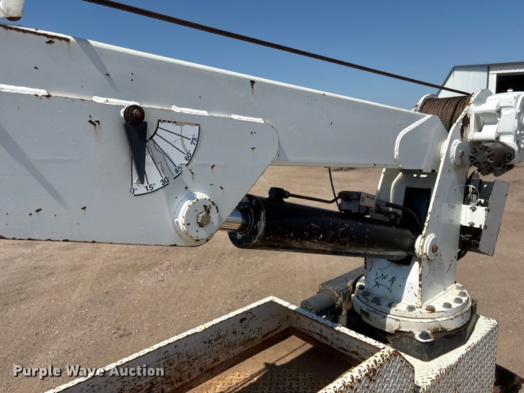 image for item NM9805 2000 Peterbilt 330 Service Truck