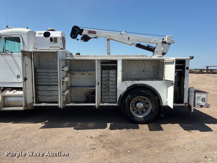 image for item NM9805 2000 Peterbilt 330 Service Truck
