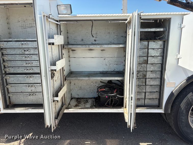 image for item NM9805 2000 Peterbilt 330 Service Truck