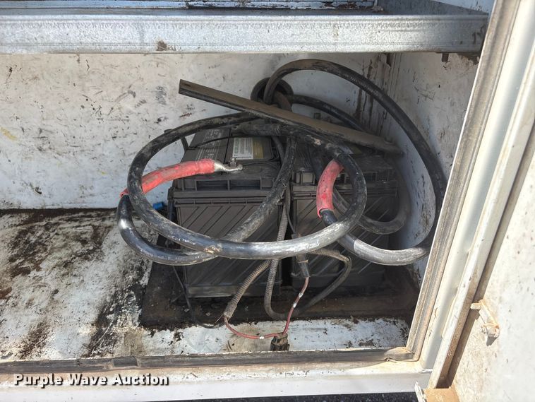 image for item NM9805 2000 Peterbilt 330 Service Truck