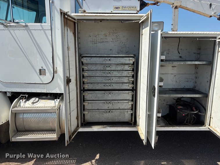 image for item NM9805 2000 Peterbilt 330 Service Truck