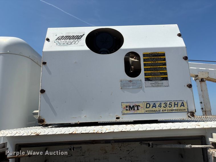image for item NM9805 2000 Peterbilt 330 Service Truck
