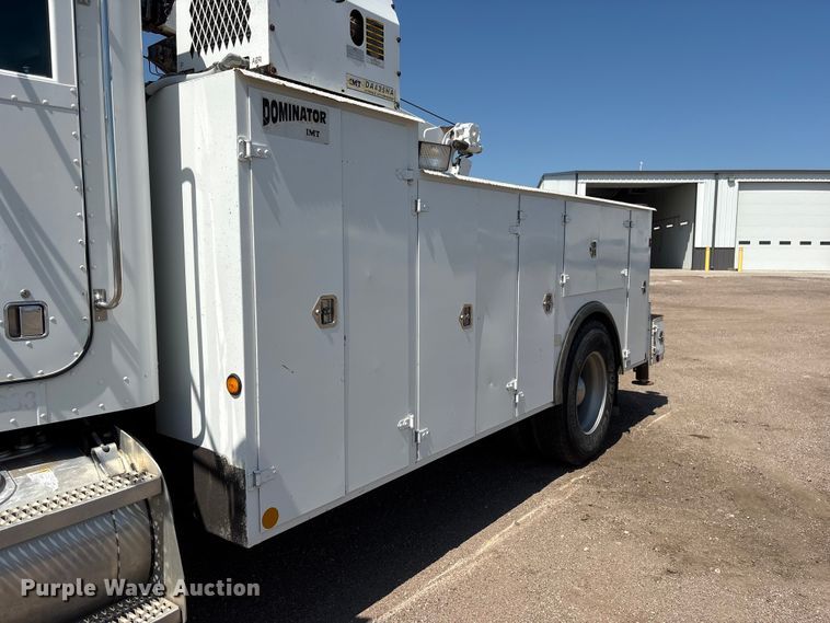 image for item NM9805 2000 Peterbilt 330 Service Truck