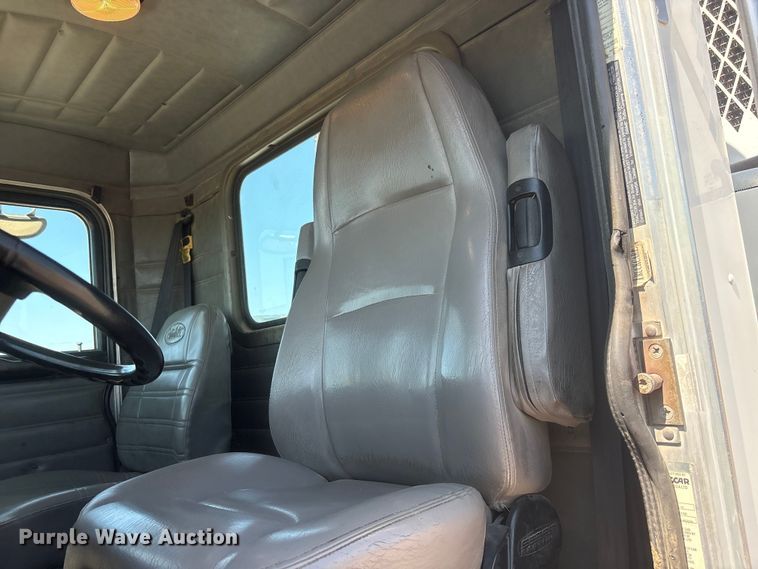 image for item NM9805 2000 Peterbilt 330 Service Truck