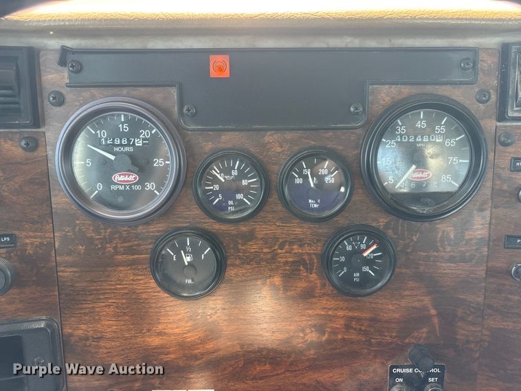 image for item NM9805 2000 Peterbilt 330 Service Truck