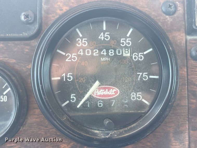 image for item NM9805 2000 Peterbilt 330 Service Truck