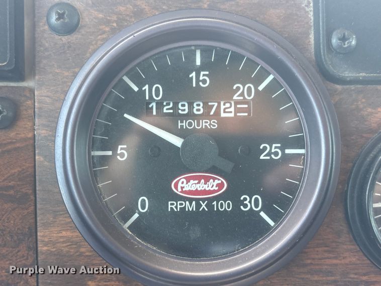 image for item NM9805 2000 Peterbilt 330 Service Truck