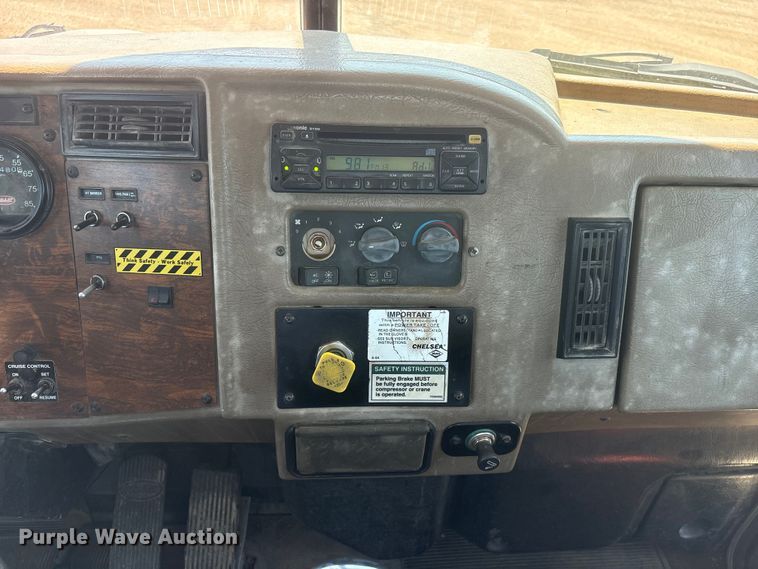image for item NM9805 2000 Peterbilt 330 Service Truck