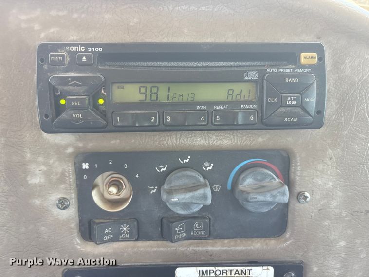 image for item NM9805 2000 Peterbilt 330 Service Truck