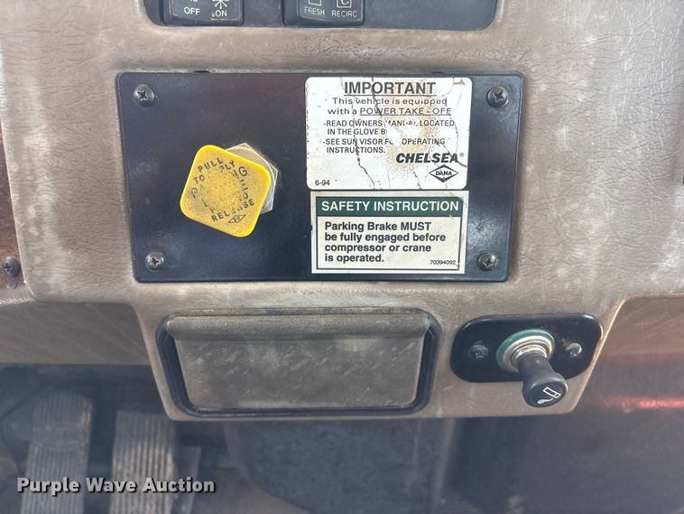 image for item NM9805 2000 Peterbilt 330 Service Truck