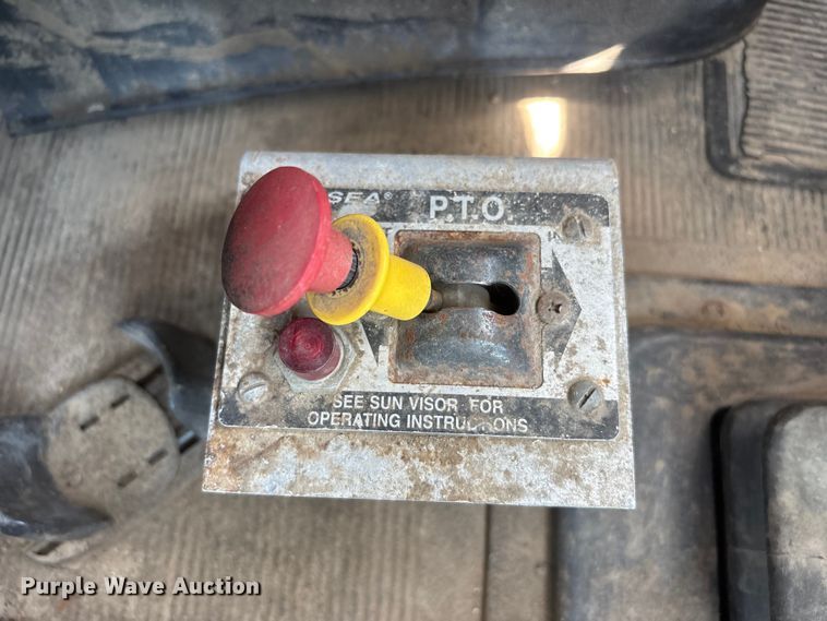 image for item NM9805 2000 Peterbilt 330 Service Truck