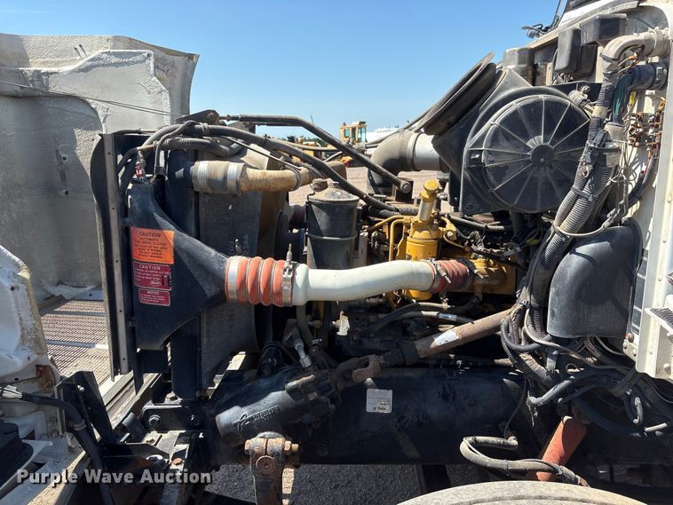 image for item NM9805 2000 Peterbilt 330 Service Truck