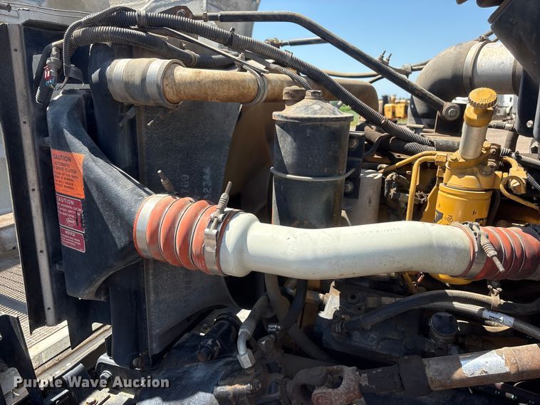 image for item NM9805 2000 Peterbilt 330 Service Truck