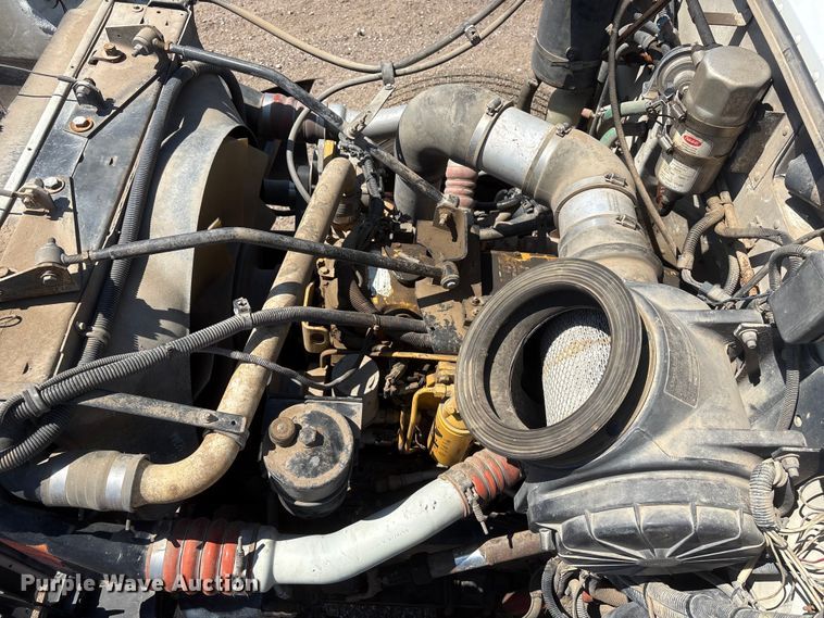image for item NM9805 2000 Peterbilt 330 Service Truck