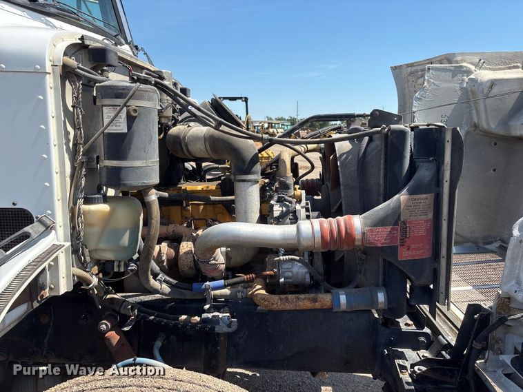 image for item NM9805 2000 Peterbilt 330 Service Truck