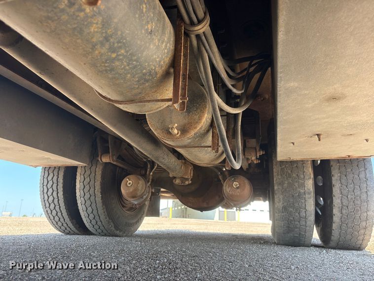 image for item NM9805 2000 Peterbilt 330 Service Truck