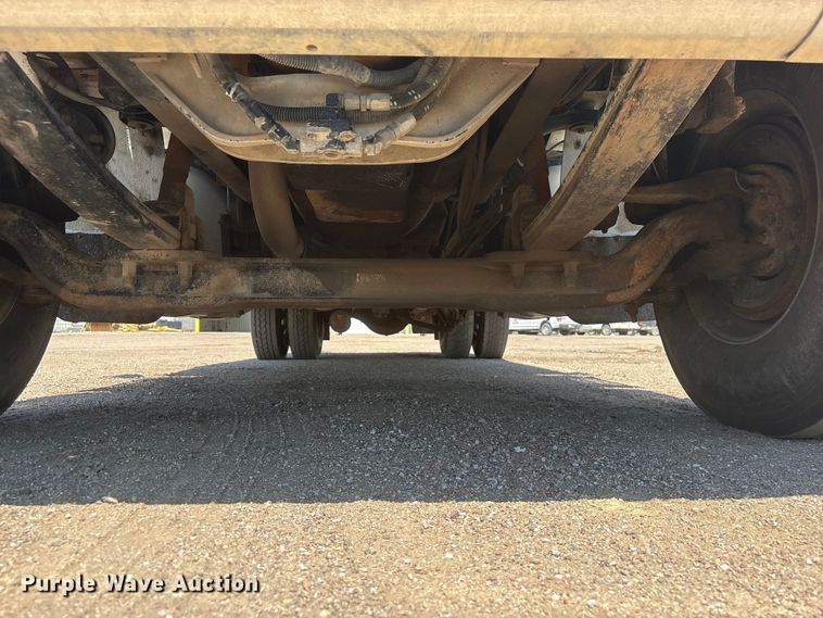 image for item NM9805 2000 Peterbilt 330 Service Truck