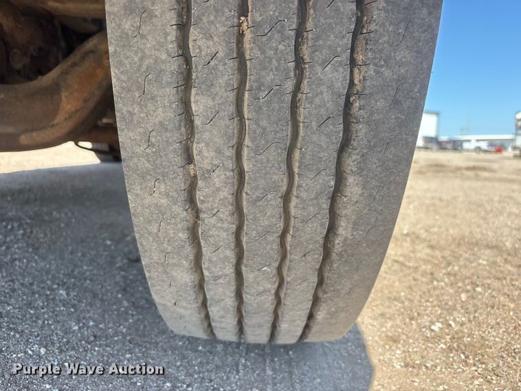 image for item NM9805 2000 Peterbilt 330 Service Truck