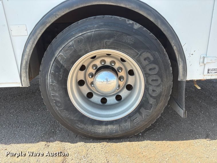 image for item NM9805 2000 Peterbilt 330 Service Truck