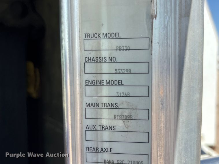 image for item NM9805 2000 Peterbilt 330 Service Truck